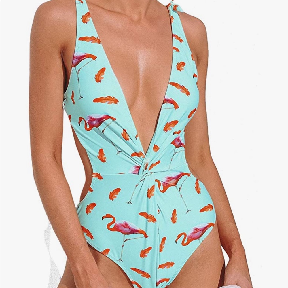 Flamingo Cut-out bathing suit 🦩